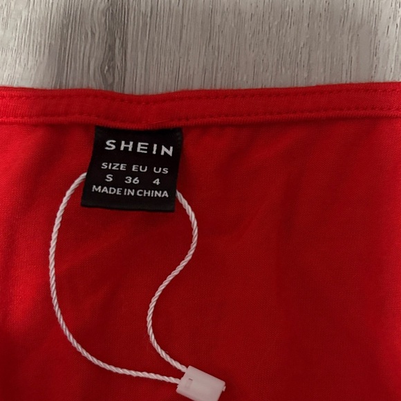 SHEIN Red Twist-Knot Crop Top - Picture 2 of 2